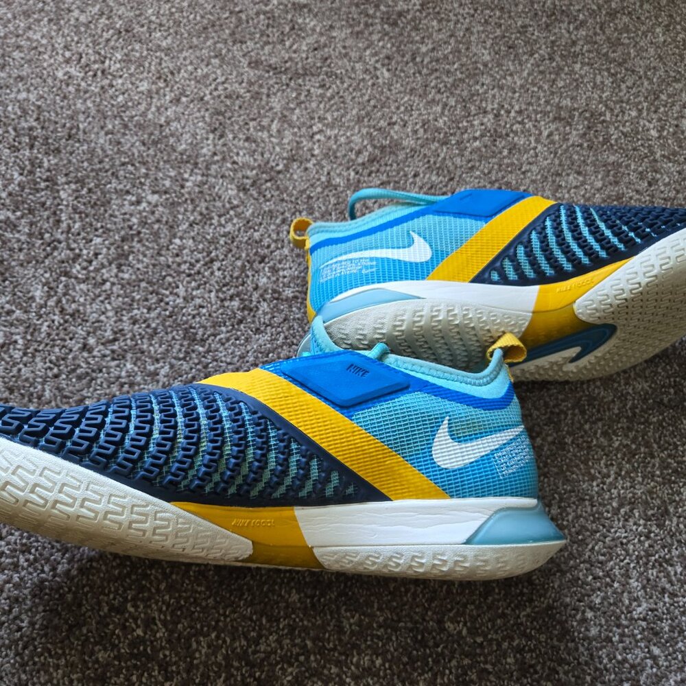 Nike - Picture 3 of 9